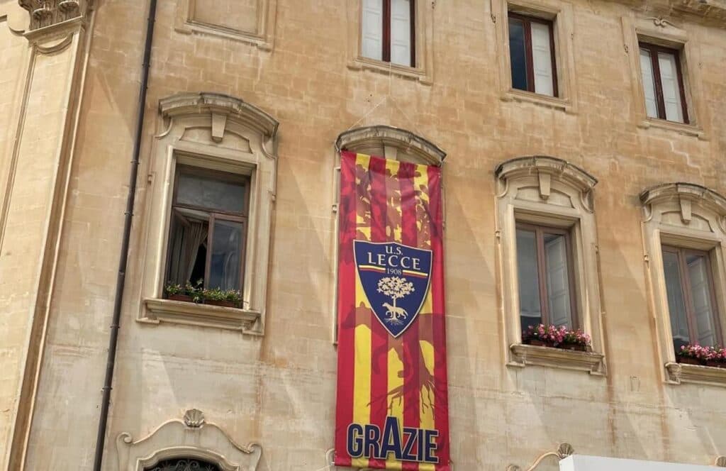 Lecce, il "grazie" di Palazzo Carafa alla squadra giallorossa