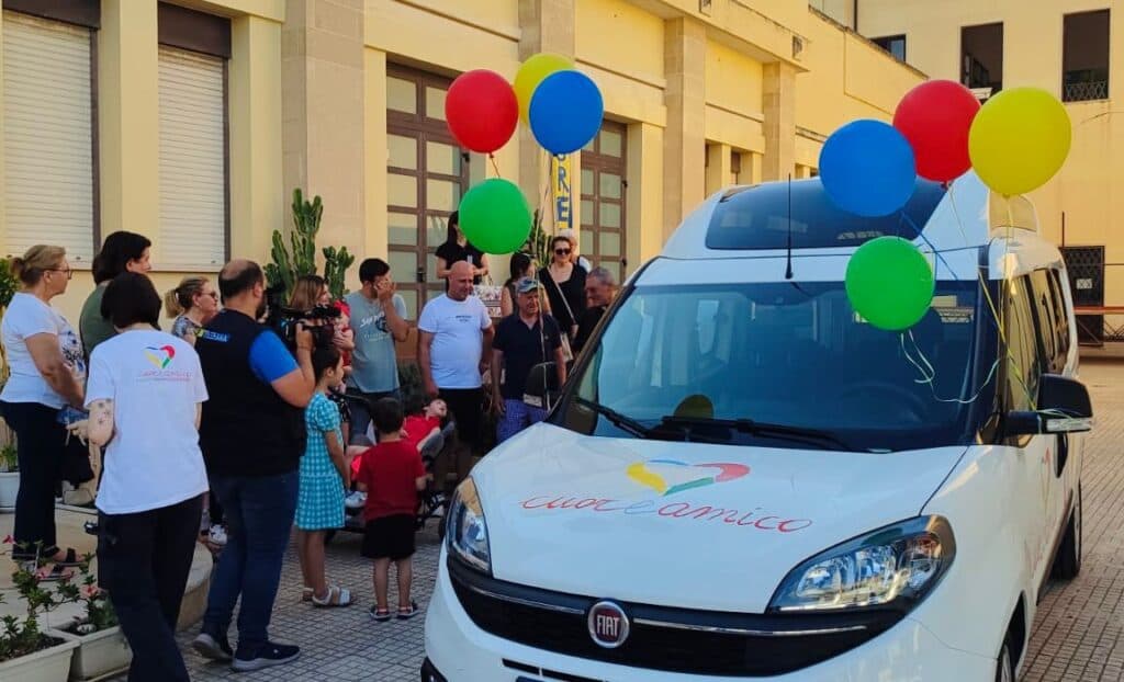 Cuore Amico, un altro traguardo raggiunto: consegnata auto attrezzata ad Arianna
