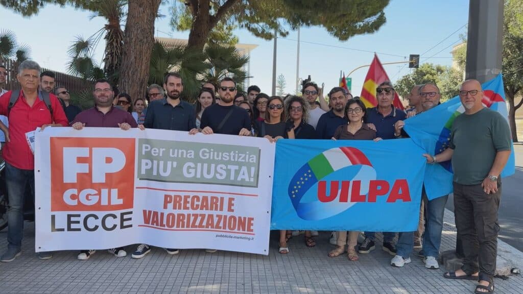 Lavoratori precari del comparto giustizia, sit in di protesta davanti al Tribunale