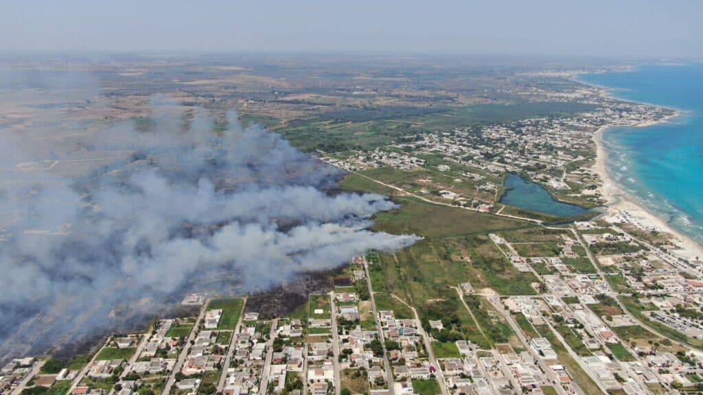 Bandi deserti, la Puglia rischia un'altra estate senza aerei antincendio