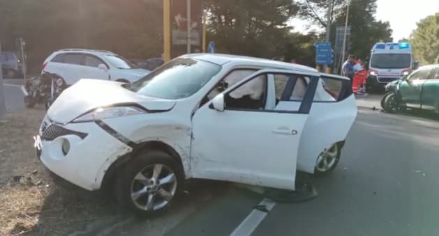 Scontro tra due auto: quattro feriti, anche due bambini