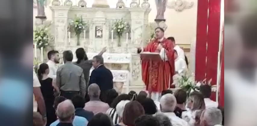 Urla nella Chiesa di Miggiano: Kadir, il santone, irrompe durante la celebrazione della Prima Comunione