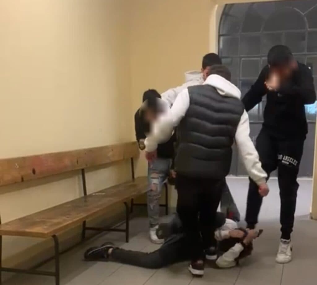 Baby gang: iniziati gli interrogatori. Intanto, incontro sul bullismo deserto