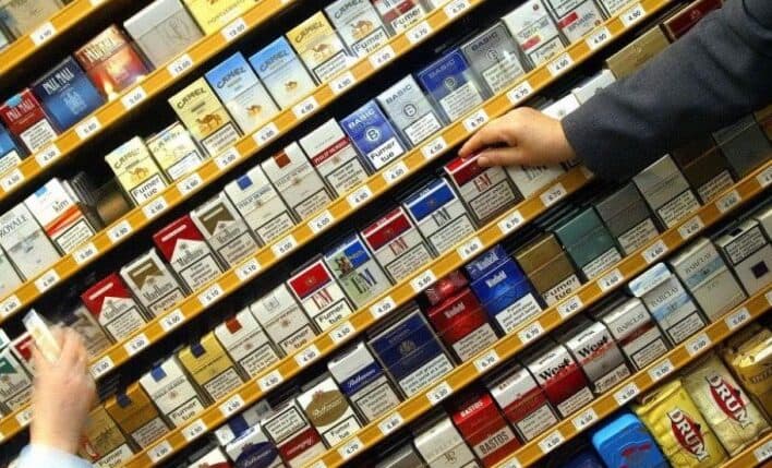 Ladri in tabaccheria e bar, via con sigarette: valore 25mila euro