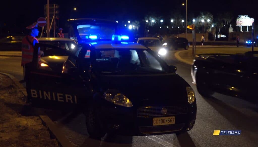 «Mi stai guardando?» e scoppia la rissa tra turisti a Gallipoli: 18enne ferito con una bottiglia