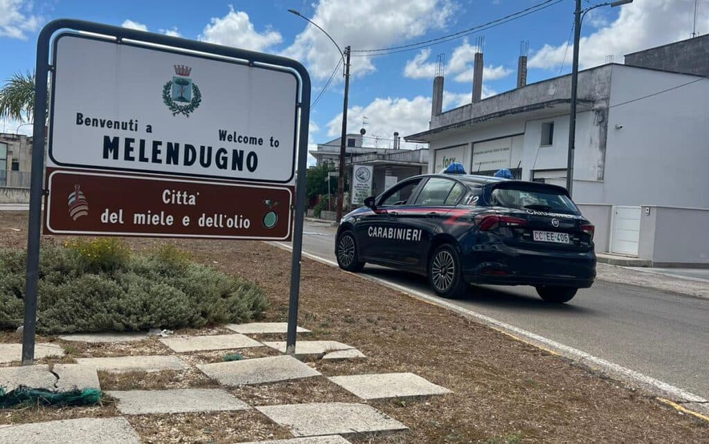 Aggredisce il padre con calci e pugni per strada: arrestato 34enne