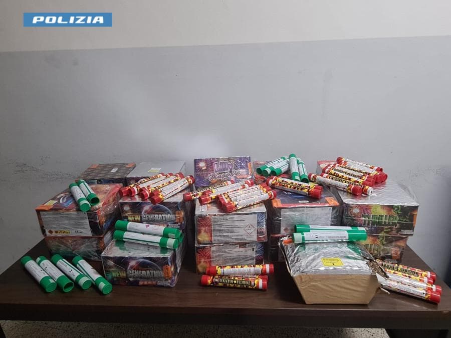 Lecce: fermato 33enne con oltre 17 chili di artifizi pirotecnici e droga