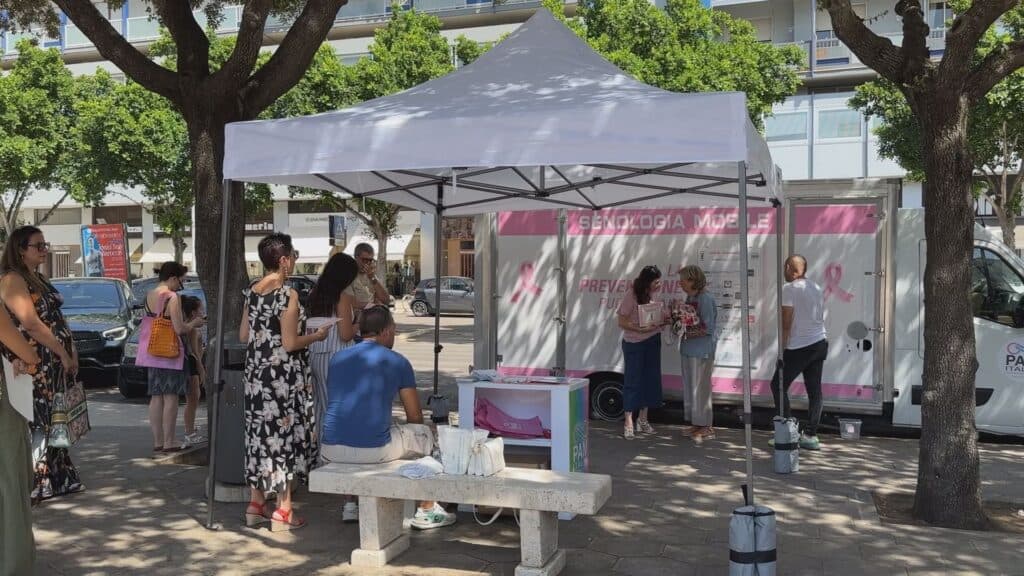 Prevenzione senologica, screening gratuiti in piazza a Lecce