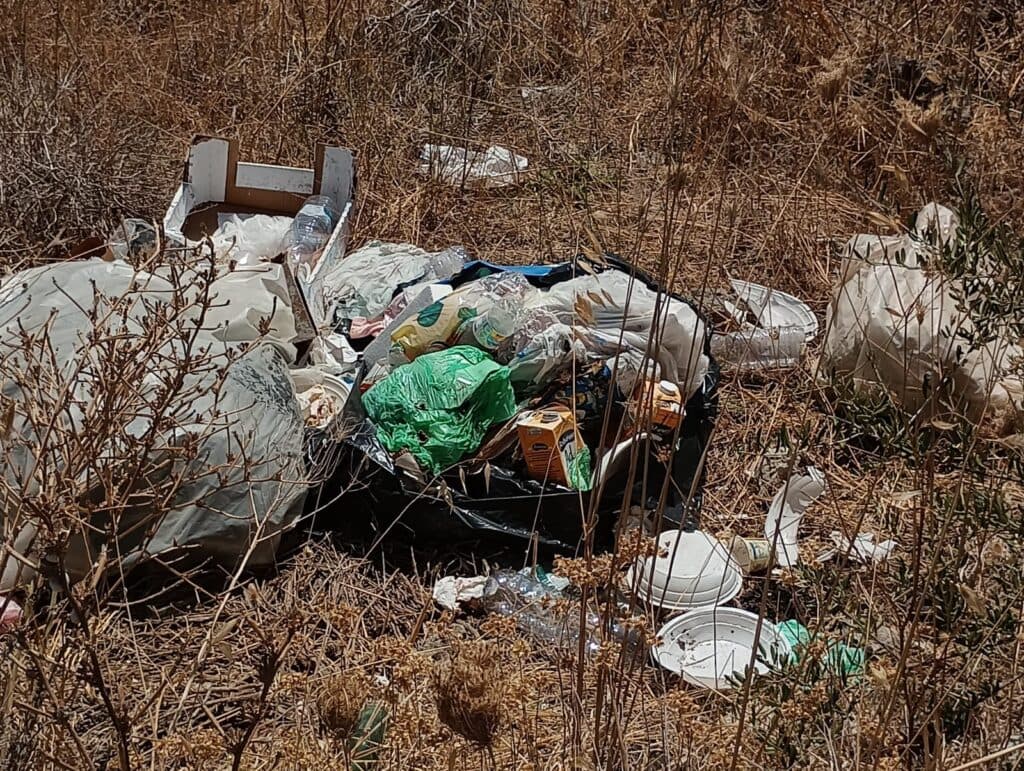 Cutrofiano: una discarica a cielo aperto a pochi passi dall'ecocentro