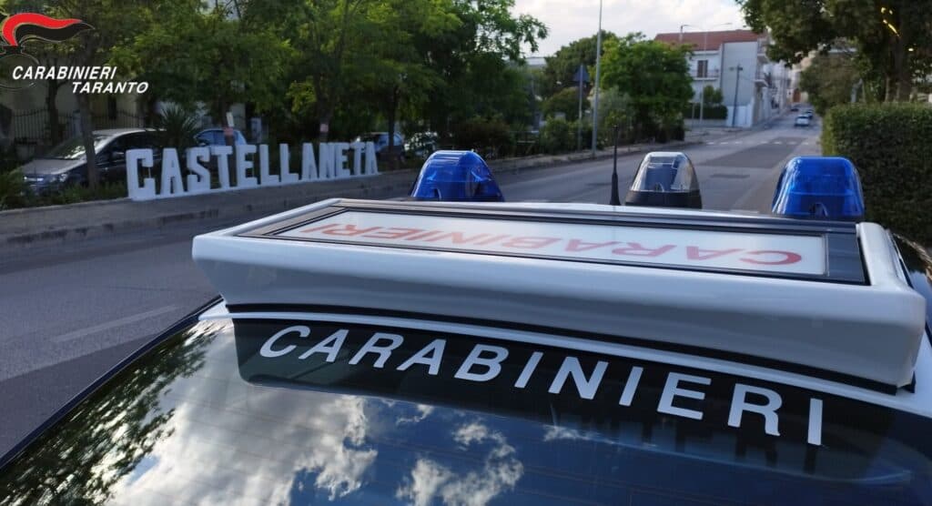 Fiamme e paura a Castellaneta: Carabinieri salvano una coppia intrappolata in casa
