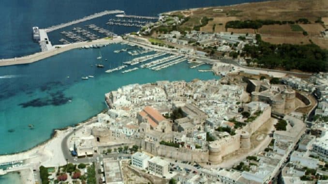 Otranto, muore in auto per il caldo davanti alla figlia di 3 anni