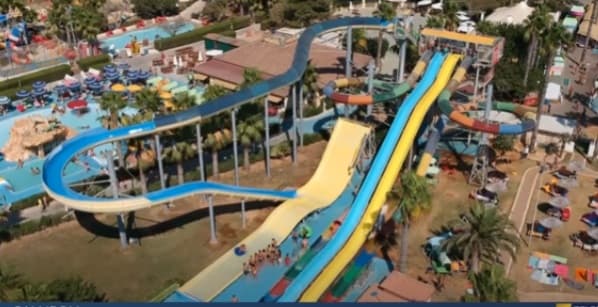 Gravissimo il bambino soccorso nella piscina del parco di Gallipoli