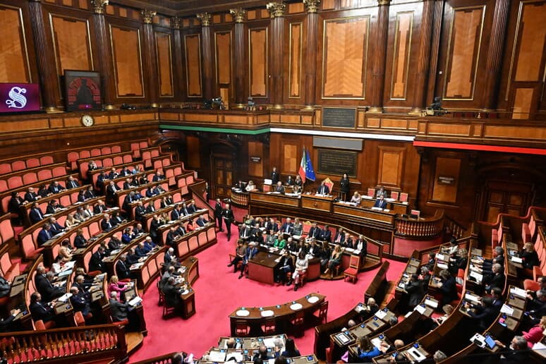 Ddl 50 consiglieri, il Senato approva la legge