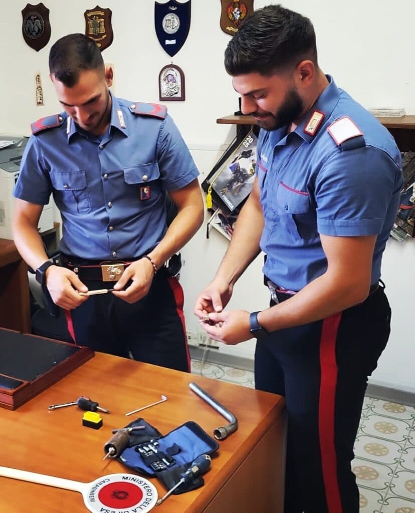 Porto Cesareo, tenta di rubare un’auto in centro: arrestato dopo un inseguimento dai carabinieri