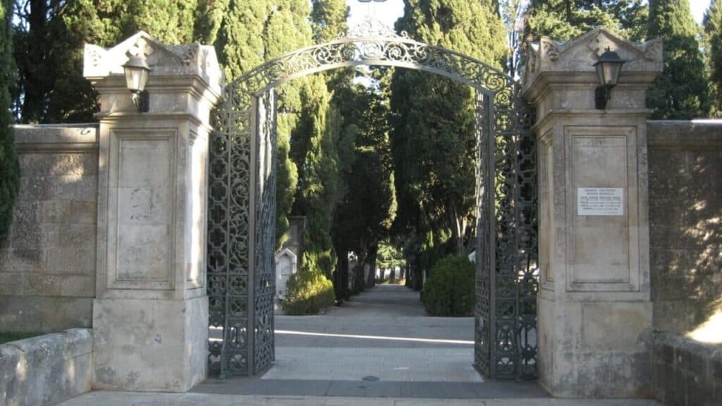 Martina Franca: ennesimo furto all’interno del cimitero comunale