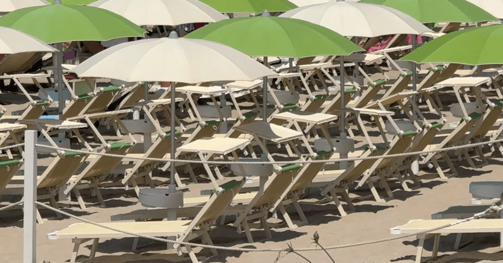 Estate 2025, primo bilancio: calo di presenze negli stabilimenti balneari
