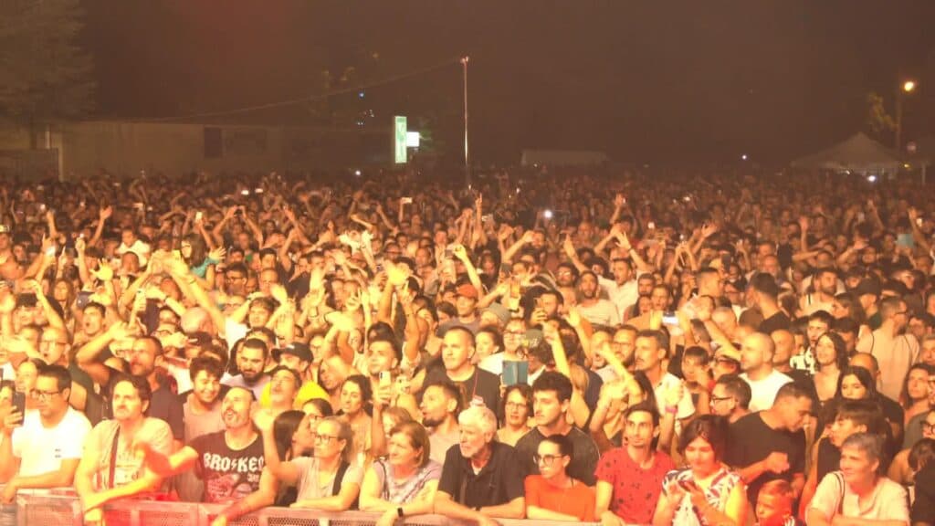 In festa con “Cibovagando nel Borgo”. I Sud Sound System infiammano la piazza