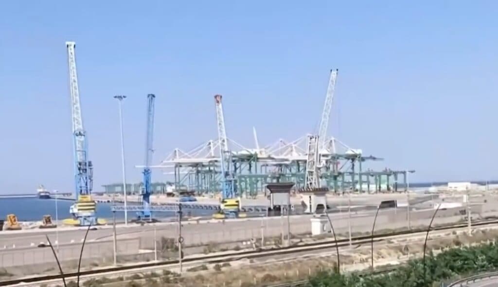 TARANTO, RIPORTARE FINCANTIERI : HUB EOLICO E MILITARE
