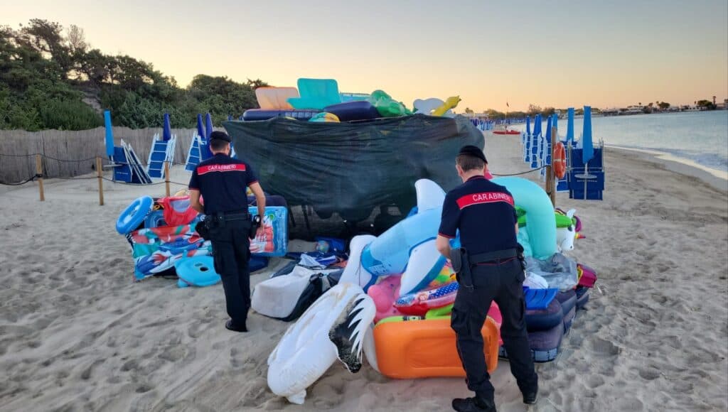 Ferragosto sicuro, maxi operazione dei Carabinieri: sequestrati 57 "ombrelloni segnaposto"