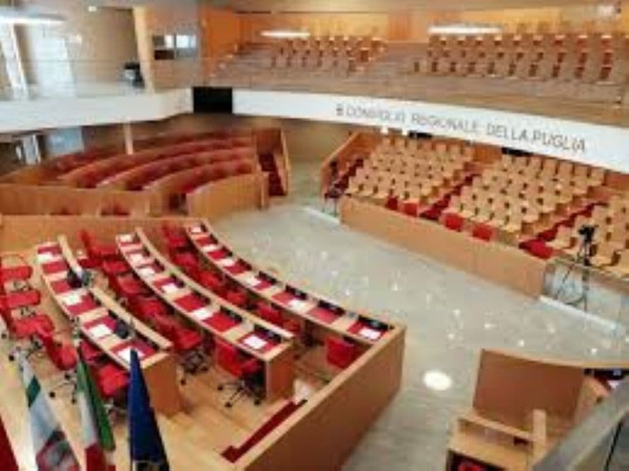 Regionali: nel Pd palla Decaro-Emiliano al Nazareno, nel centrodestra è totonomi     