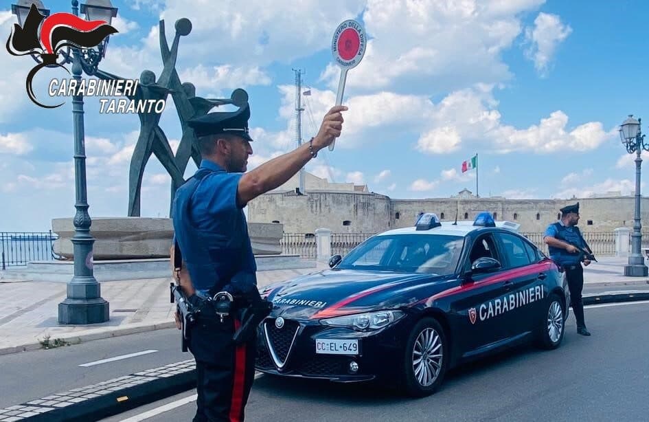 Taranto, ubriaco aggredisce i Carabinieri durante un controllo: arrestato