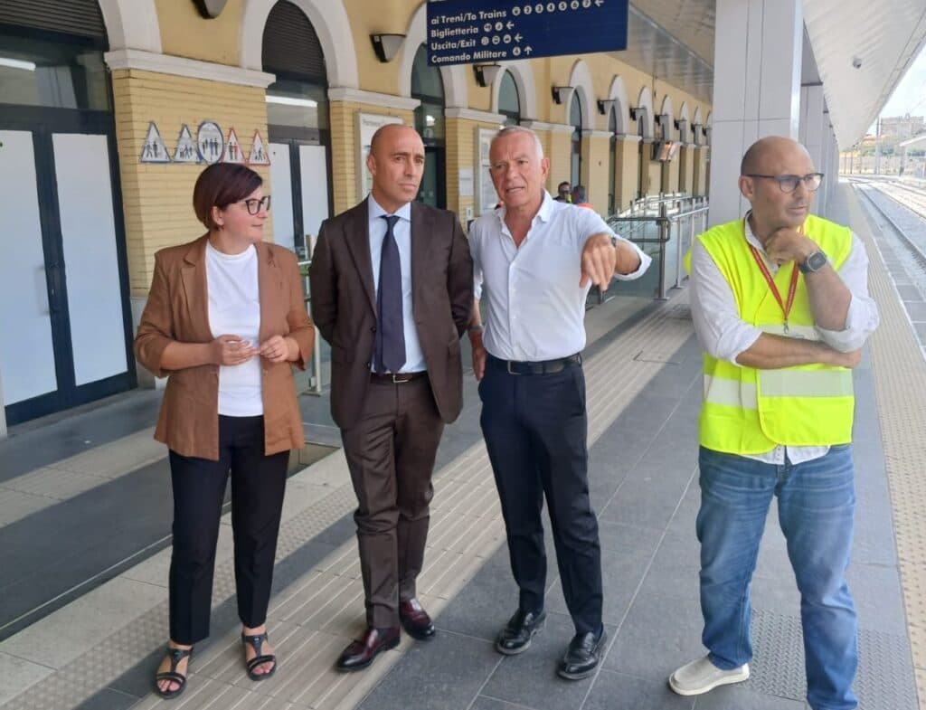 I lavori alla stazione di Taranto: sopralluogo con l'assessore regionale Ciliento