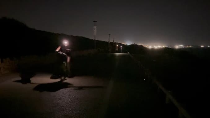 Gallipoli, la strada per la movida avvolta dal buio pesto: "così è pericolosissima"