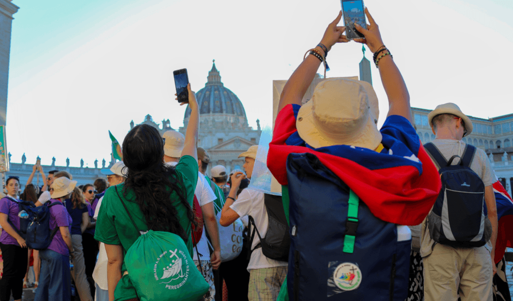 Ragazzi provenienti da tutto il mondo si ritrovano a Taranto per il Giubileo dei Giovani 2025