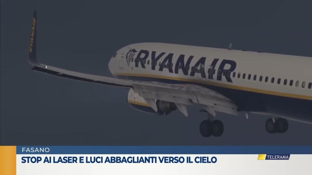 A Fasano stop a laser e luci abbaglianti verso il cielo