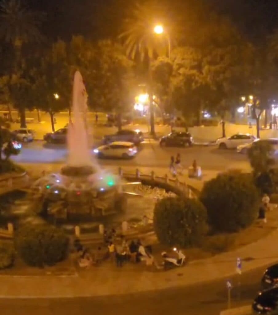 Dillo a Telerama: i banchetti sulla fontana in piazza Ebalia
