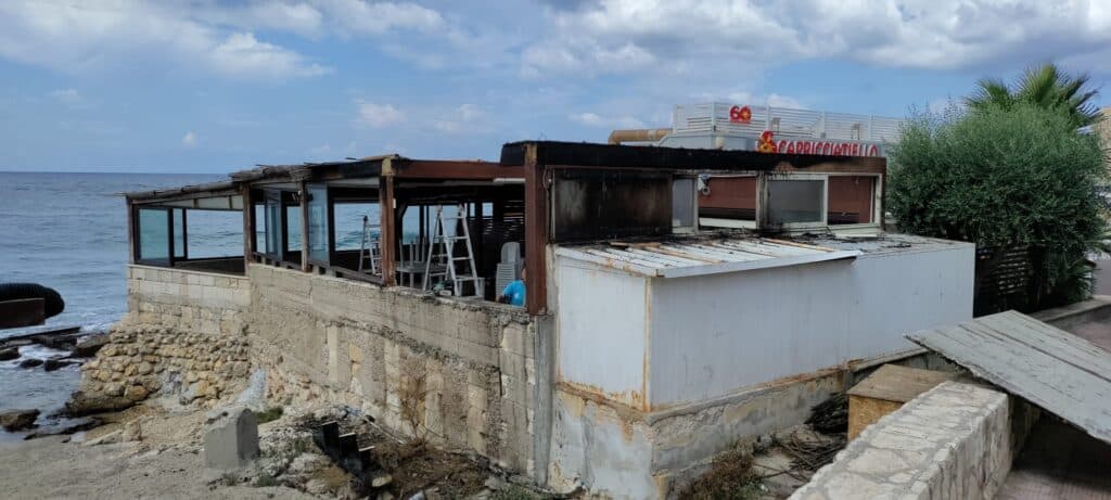 Incendio nella notte al ristorante Scapricciatiello: danni contenuti