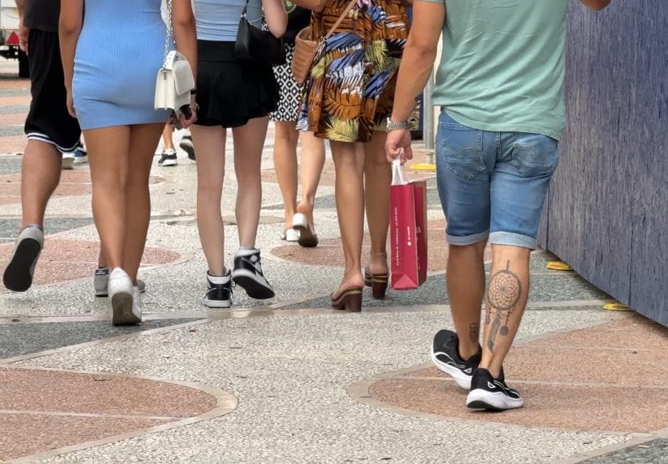 Ferragosto tra nuvole, passeggiate e shopping: turismo ridisegnato dal meteo incerto
