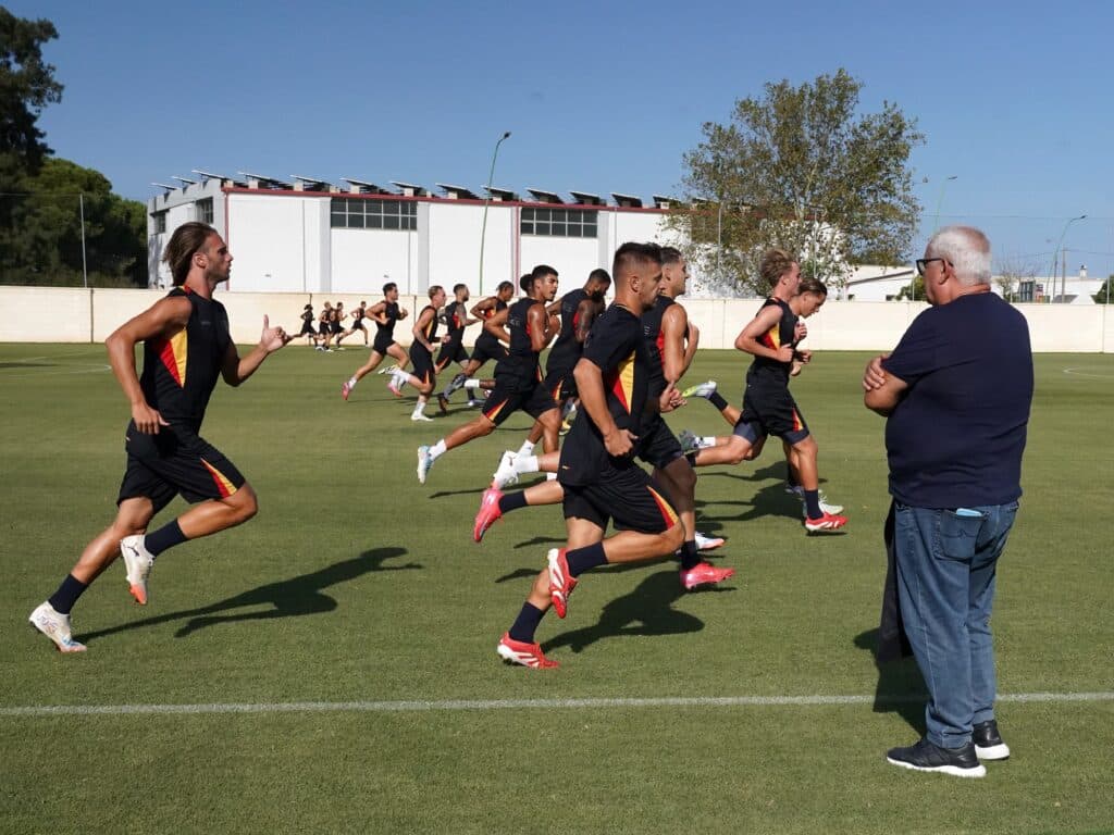 Il Lecce nella sua "casa" a Martignano: primo allenamento nel centro sportivo di proprietà