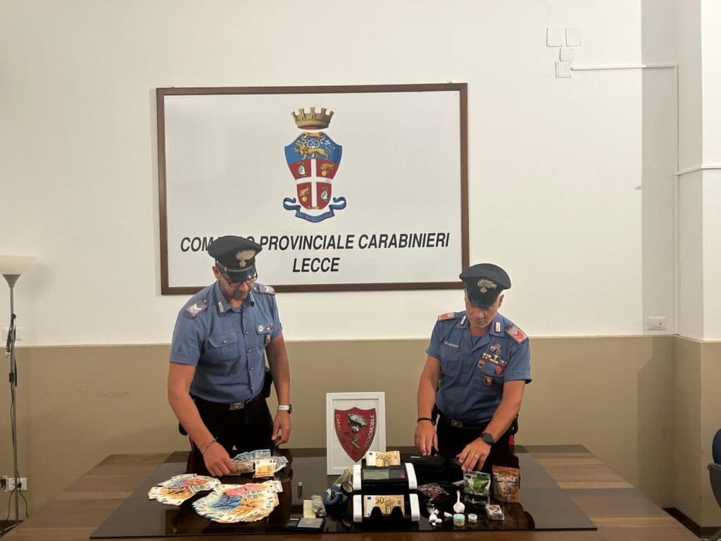 In casa mini market di droga: arrestati madre e figlio