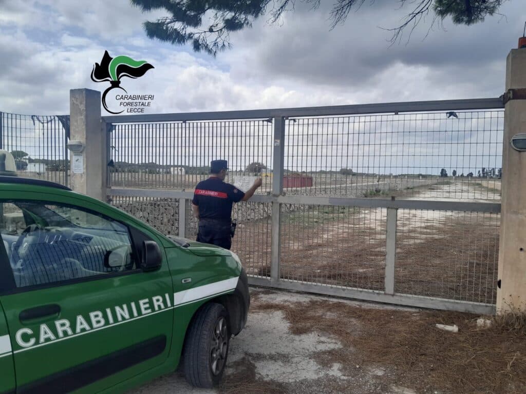 Opere abusive nel maneggio: sequestrati piscine, bar e scarico reflui