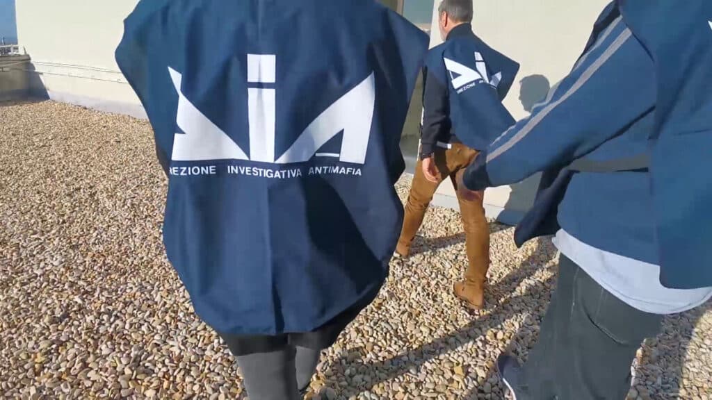 Traffici illeciti internazionali da Bari, beni sequestrati a pregiudicato