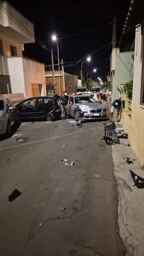 Cinque auto coinvolte in un incidente. Nei guai un uomo trovato senza patente e assicurazione