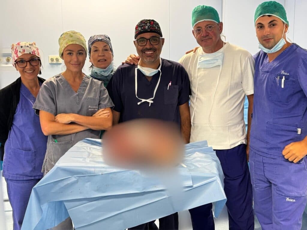Rimosso tumore alle ovaie da 15 chili: paziente salva