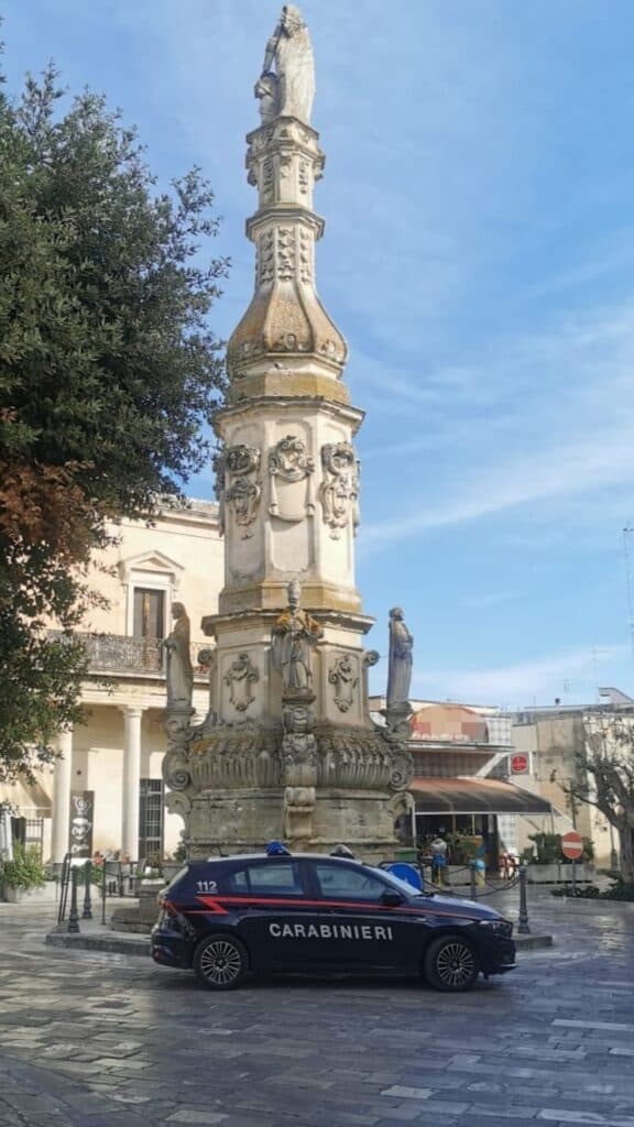 Minaccia e insulta la madre e la sorella: arrestato