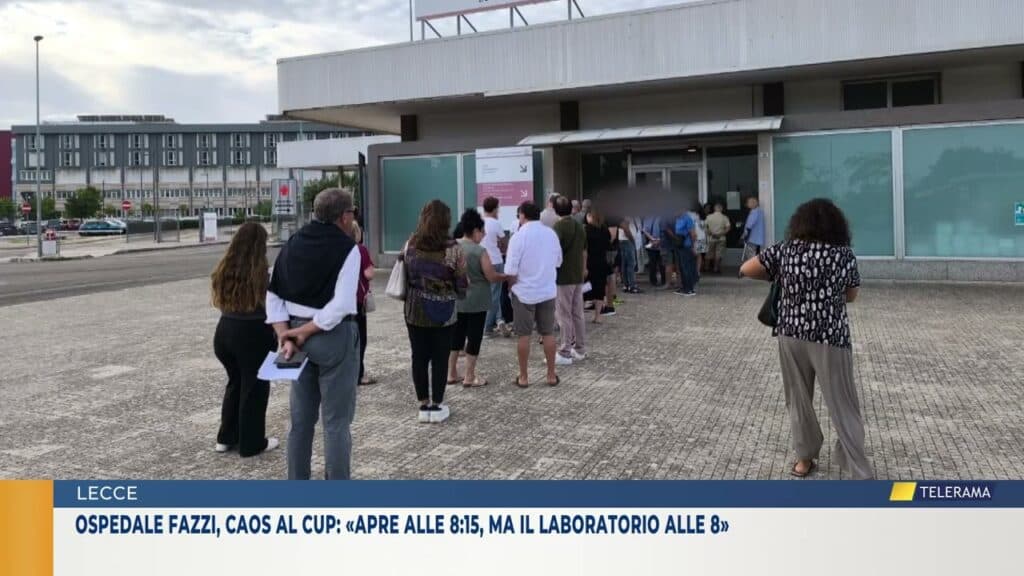 Ospedale Fazzi, caos al CUP: «Apre alle 8:15, ma il laboratorio analisi è già operativo»
