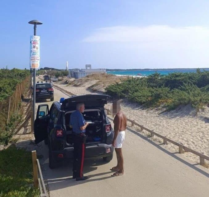 Malore fatale mentre fa il bagno, muore turista 80enne