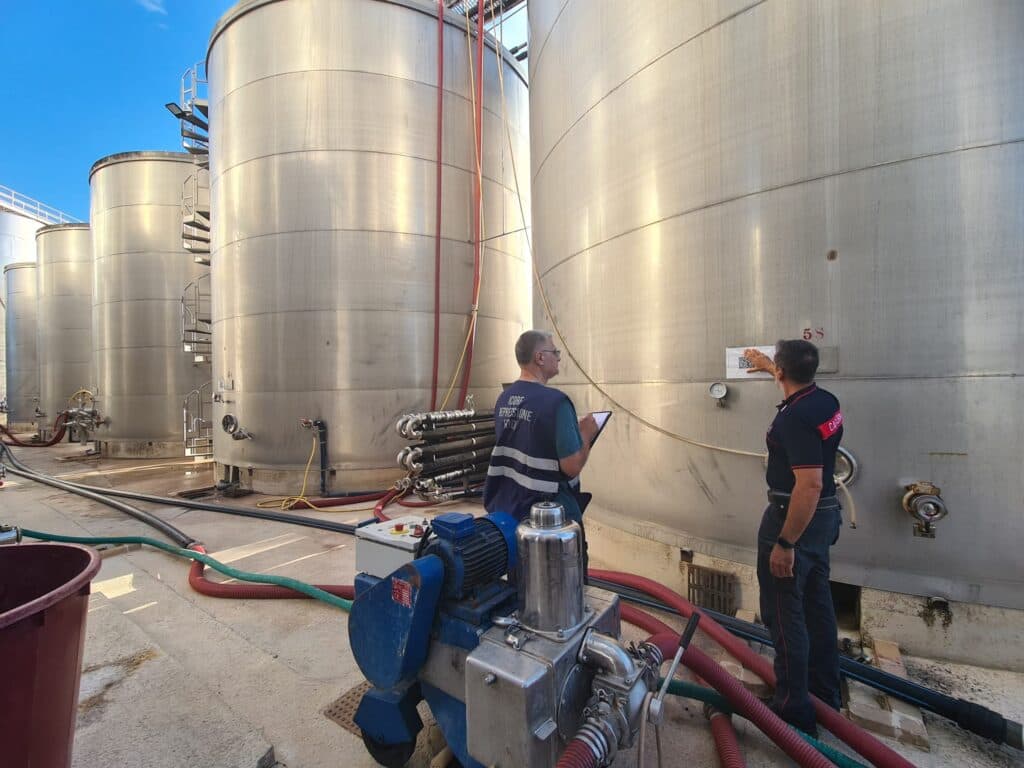 Lecce, sequestrati 1.500 quintali di vino “Primitivo” non conforme: valore oltre 1,5 milioni