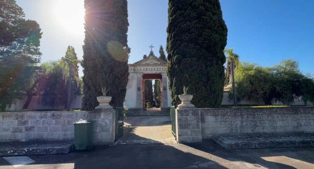 Sternatia, polemica sui nuovi loculi cimiteriali: il comune difende il bando