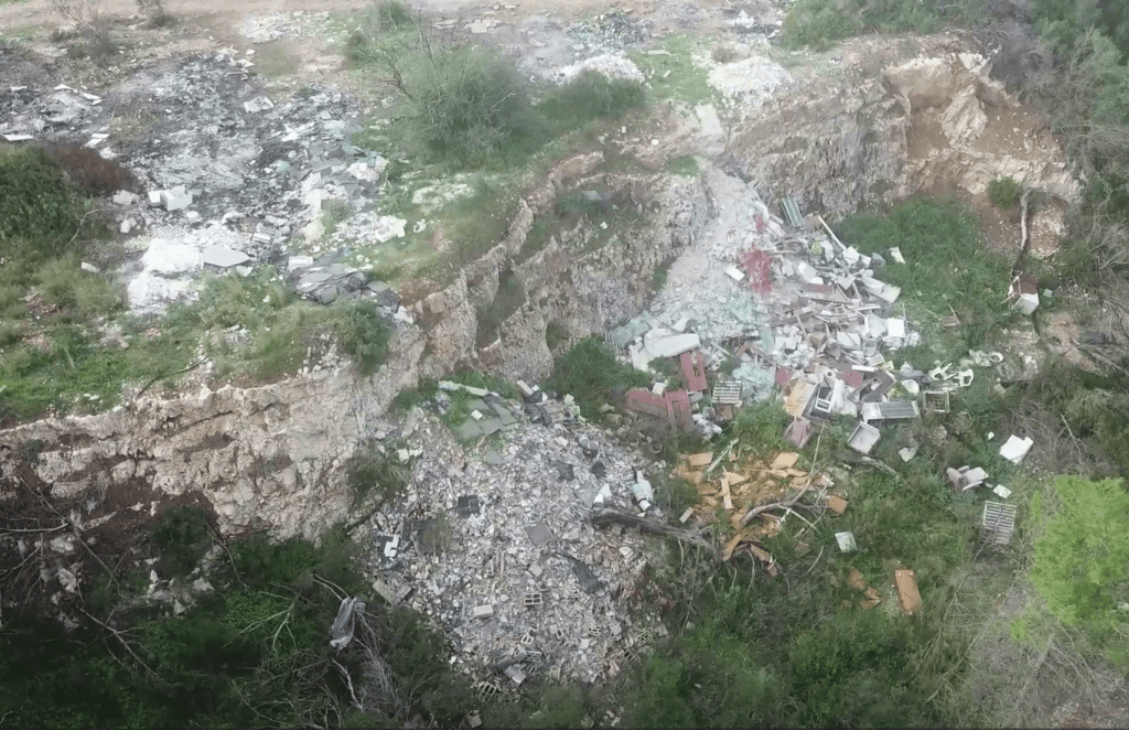 Periferie di Taranto trasformate in discariche a cielo aperto: due arresti
