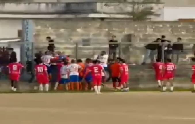 Violento scontro tra tifosi: scattano 9 fermi. Coinvolti anche cinque minori