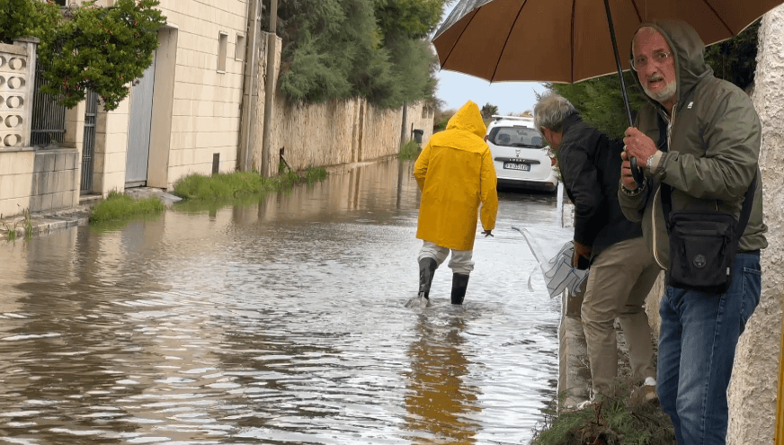 Spiaggiabella, strade trasformate in fiumi e residenti bloccati in casa
