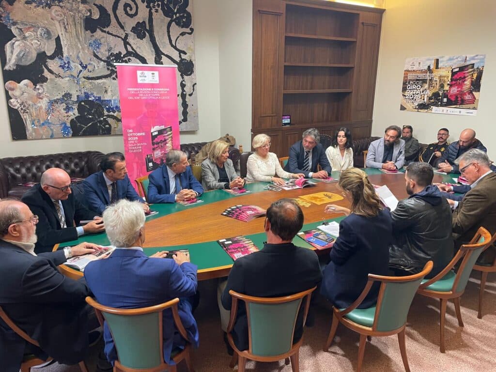 Presentata la rivista che raccoglie le emozioni della quarta tappa del Giro d'Italia a Lecce