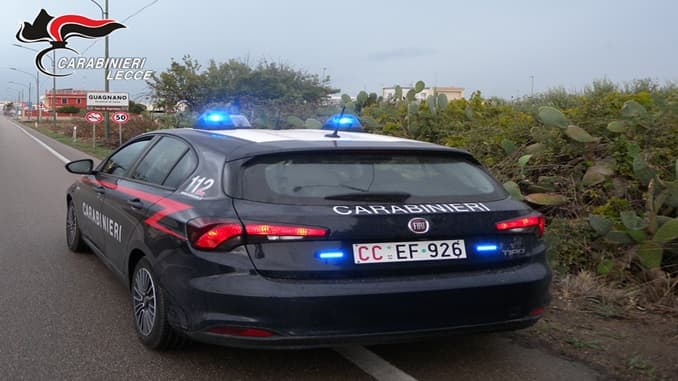 Colpi di fucile contro un'auto: s'indaga