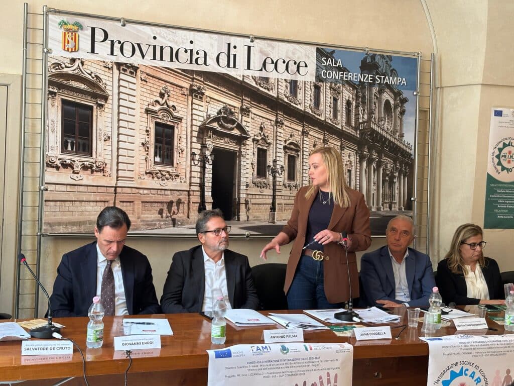 Casa, lavoro, salute: un progetto per la promozione sociale ed economica dei migranti