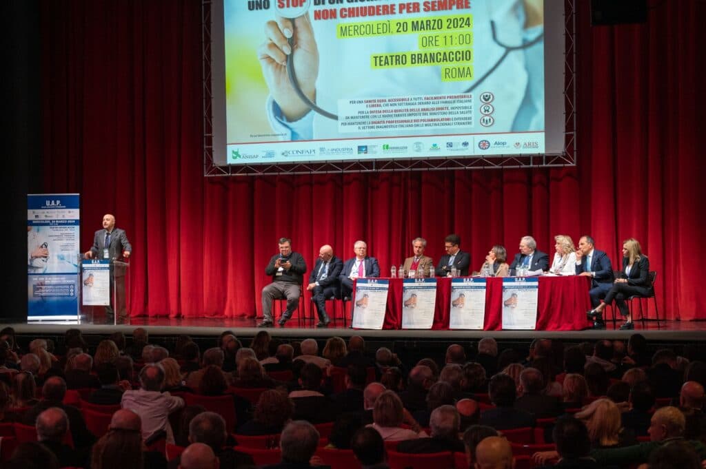 "Farmacia dei servizi finalmente allineata agli standard sanitari"